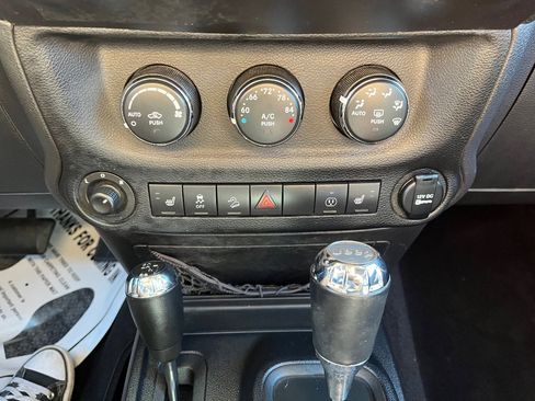 Used 2014 Jeep Wrangler Unlimited Rubicon w/ Connectivity Group image 15