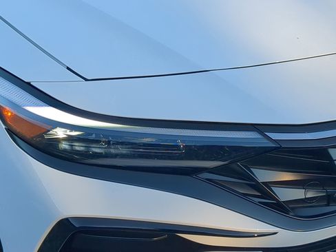 New 2025 Hyundai Elantra SEL image 9