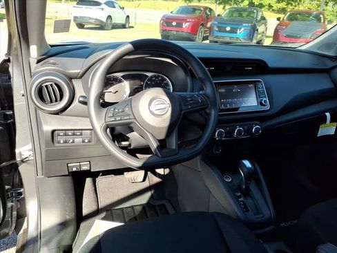 New 2025 Nissan Kicks Play S image 9