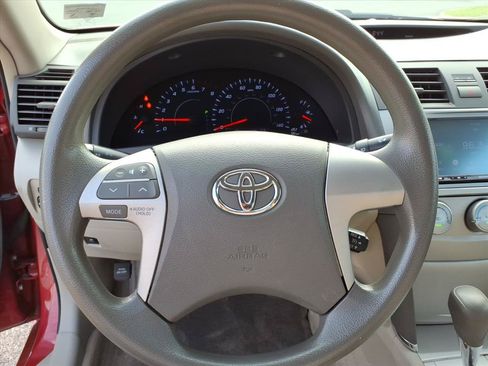 Used 2010 Toyota Camry LE FWD image 30