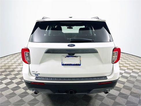 Used 2022 Ford Explorer XLT w/ Equipment Group 202A image 4