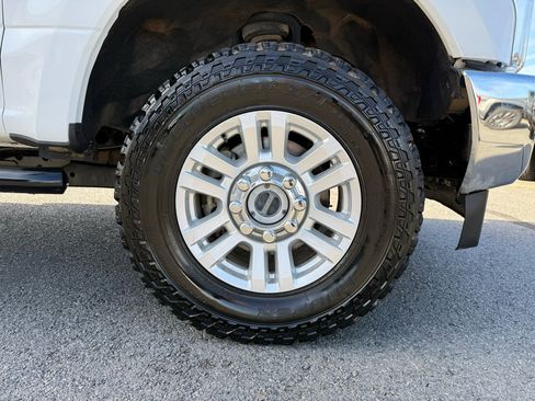 Used 2019 Ford F250 XLT w/ XLT Value Package image 40