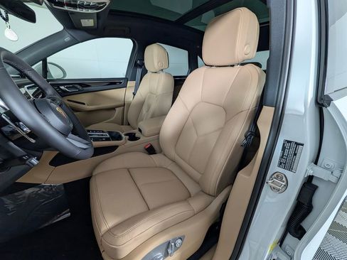 New 2026 Porsche Macan image 5