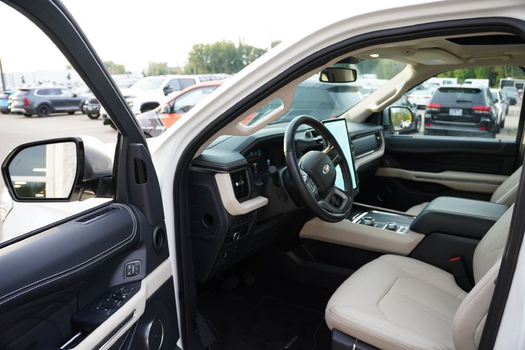 Used 2024 Ford Expedition Platinum AWD/4WD image 15