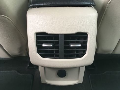Used 2017 Ford Fusion SE FWD image 25