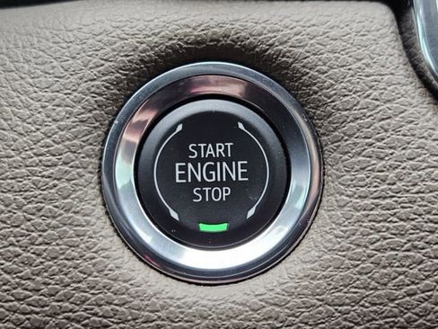 Used 2025 GMC Canyon Denali image 21