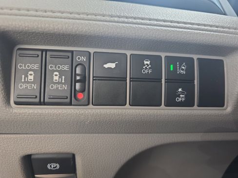 Used 2018 Honda Odyssey EX-L image 25