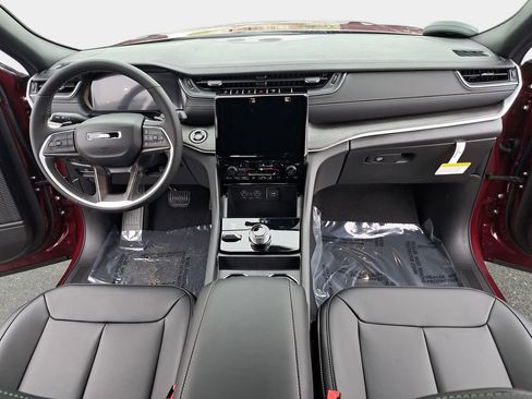 New 2025 Jeep Grand Cherokee L Limited image 9