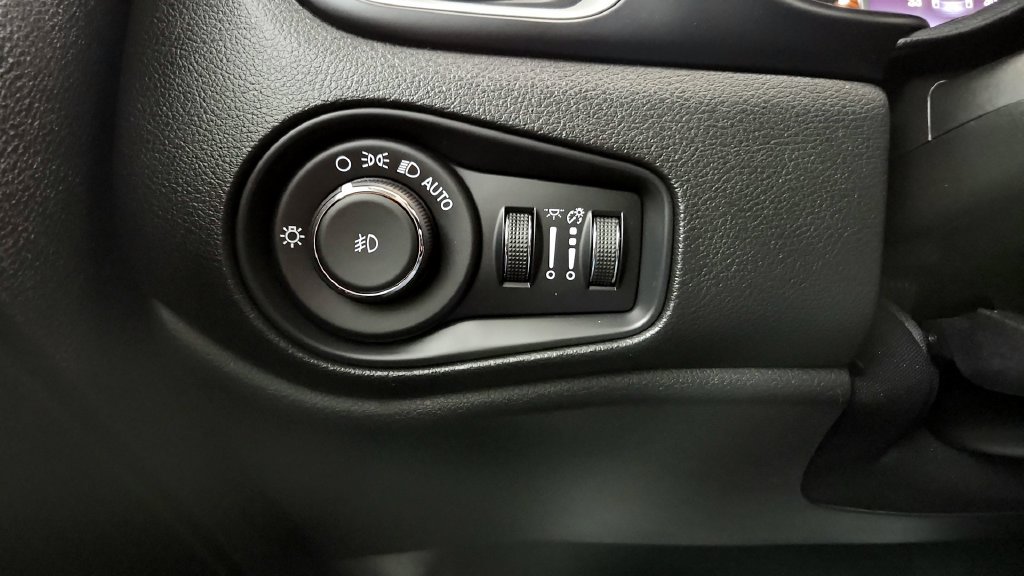 Used 2021 Jeep Renegade Latitude w/ Convenience Group AWD/4WD image 33