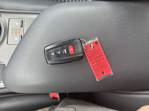 Used 2023 Toyota Camry SE image 27