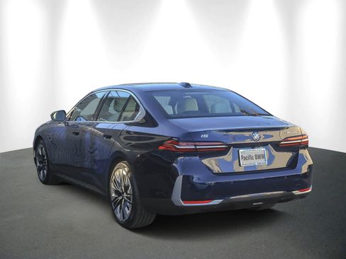 Used 2025 BMW i5 eDrive40i w/ Premium Package image 4