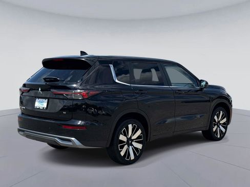 Used 2025 Mitsubishi Outlander SE FWD image 4