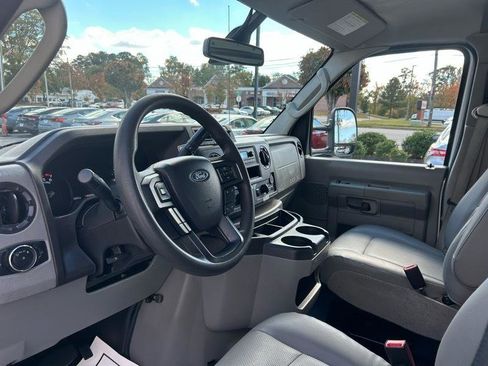 Used 2022 Ford E-350 and Econoline 350 Super Duty image 10