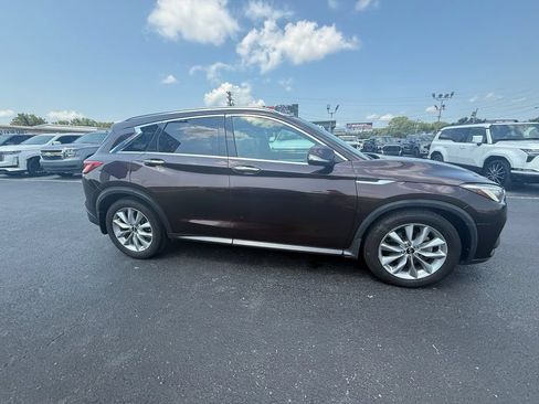 Used 2020 INFINITI QX50 Luxe w/ Navigation Package FWD image 2