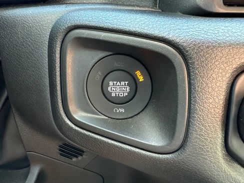 Used 2025 Jeep Gladiator Sport AWD/4WD image 29