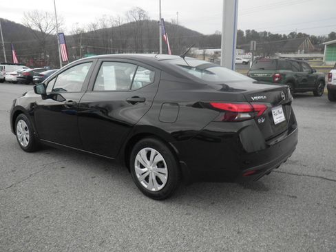 Used 2024 Nissan Versa S w/ Trunk Package image 4