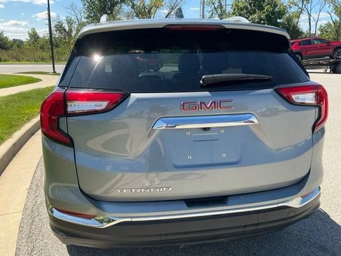 Used 2023 GMC Terrain SLT w/ Infotainment Package II FWD image 10