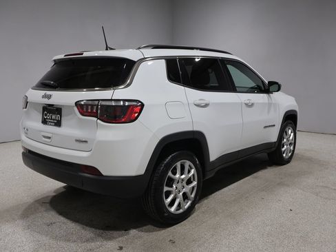 Used 2023 Jeep Compass Latitude AWD/4WD image 2