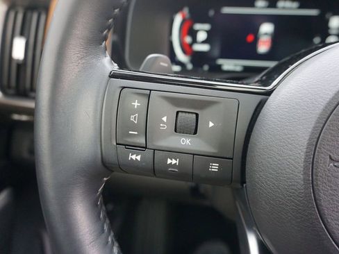 Used 2025 Nissan Pathfinder Platinum FWD image 8