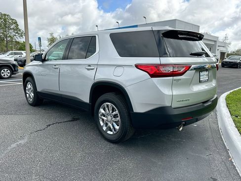 Used 2021 Chevrolet Traverse LS image 8