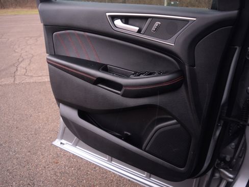 Used 2023 Ford Edge ST-Line image 18