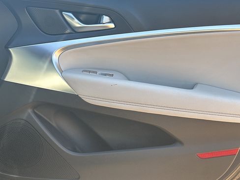 Used 2025 Genesis G70 2.5T image 14