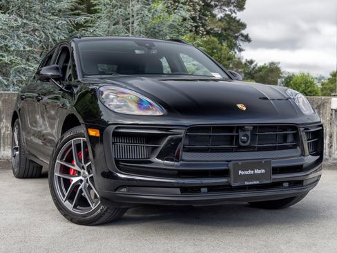 Certified 2022 Porsche Macan S AWD/4WD image 9