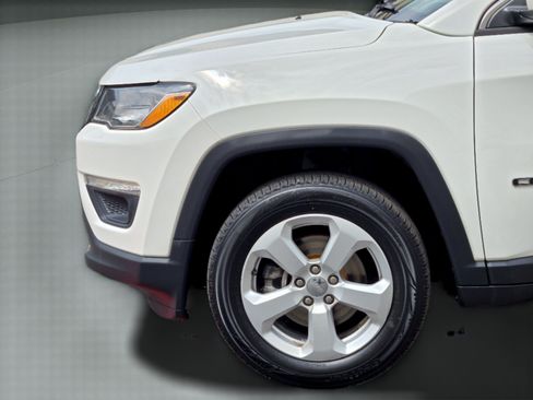 Used 2018 Jeep Compass Latitude AWD/4WD image 36