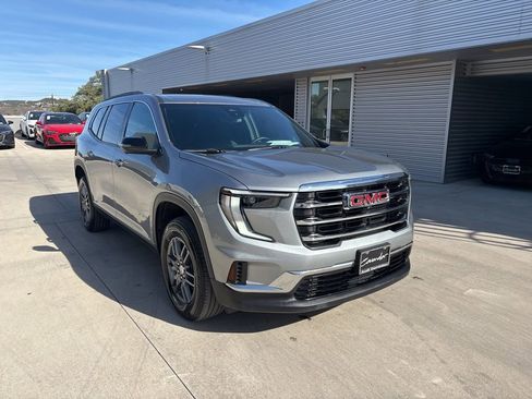 Used 2025 GMC Acadia Elevation image 3