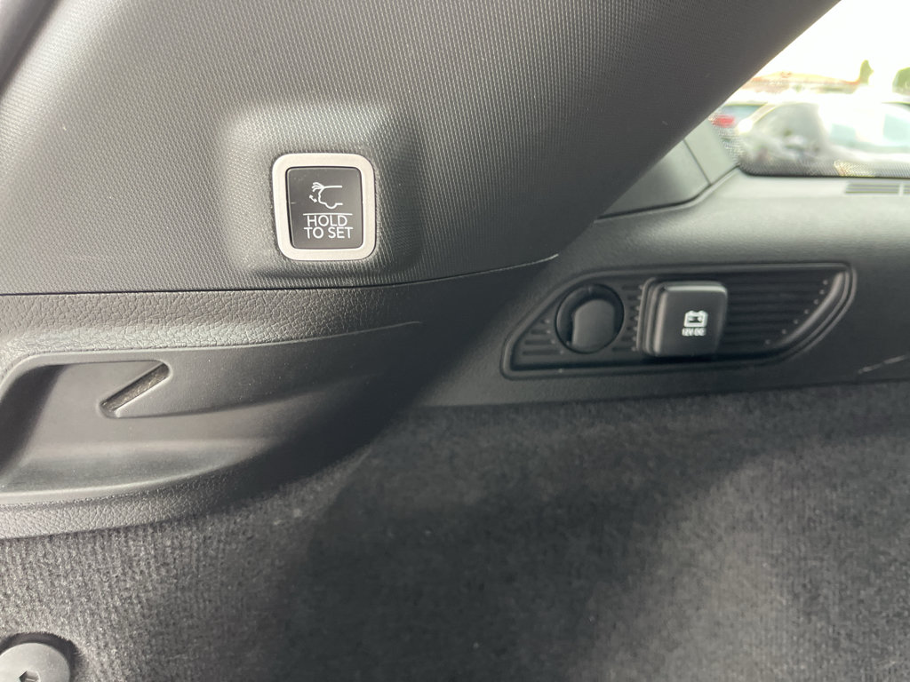 Used 2023 Jeep Grand Cherokee Overland RWD image 40