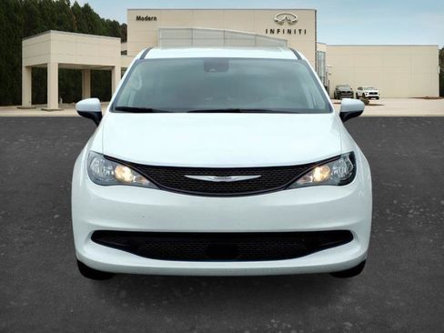Used 2023 Chrysler Voyager LX FWD image 2