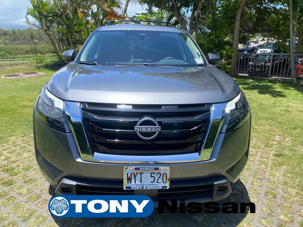 Used 2024 Nissan Pathfinder SV FWD image 2