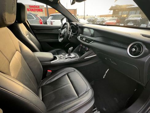 Used 2023 Alfa Romeo Stelvio Sprint image 30