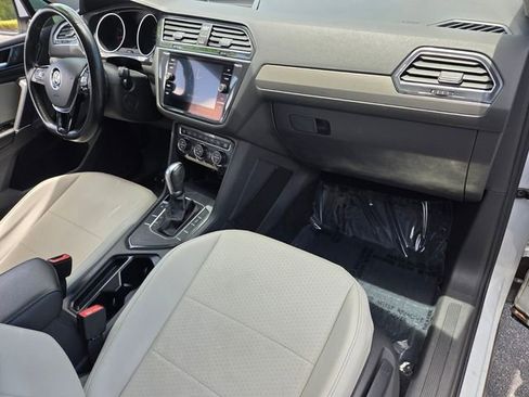 Used 2018 Volkswagen Tiguan SE FWD image 18