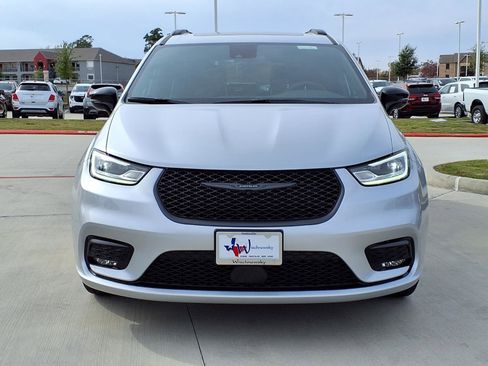 New 2026 Chrysler Pacifica Limited w/ S Appearance Package image 4