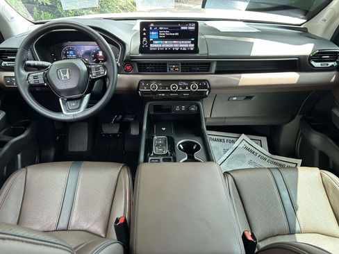 Used 2025 Honda Pilot Elite image 17