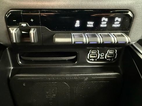 Used 2022 RAM 1500 Laramie AWD/4WD image 39