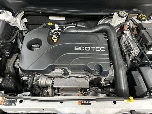 Used 2020 Chevrolet Equinox LT FWD image 23