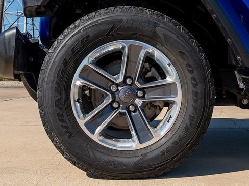 Used 2018 Jeep Wrangler Unlimited Sahara image 6