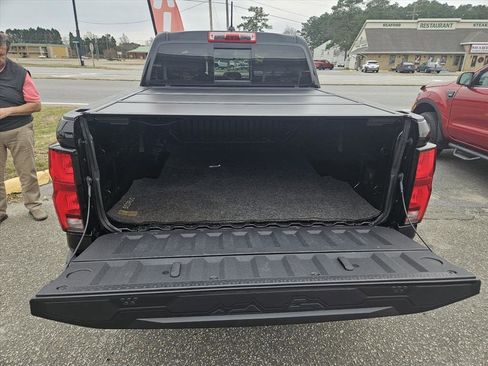 Used 2024 Chevrolet Colorado LT w/ LT Convenience Package III image 4