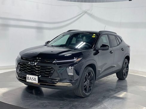 Used 2025 Chevrolet Trax ACTIV FWD image 8