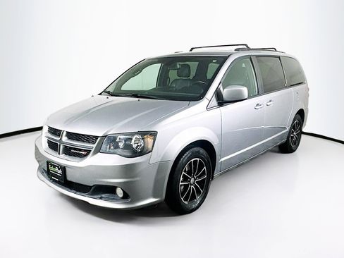 Used 2019 Dodge Grand Caravan GT image 3
