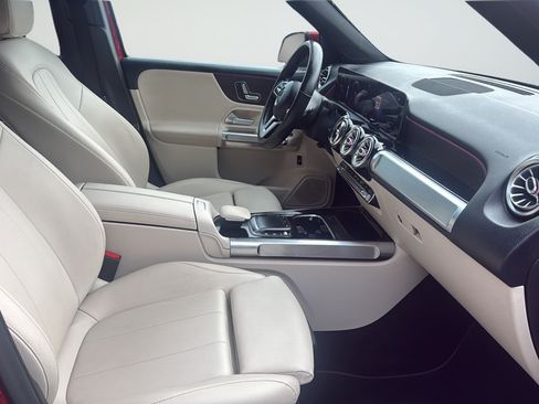 Used 2021 Mercedes-Benz GLB 250 w/ Premium Package image 19