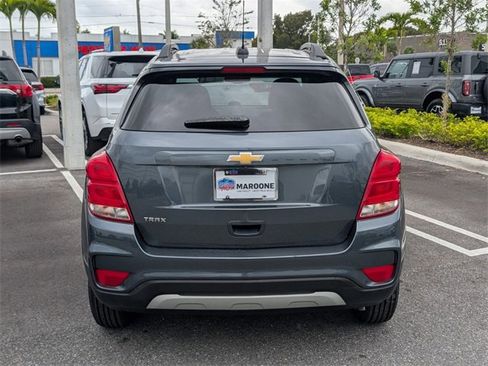 Used 2022 Chevrolet Trax LT w/ LT Convenience Package image 12