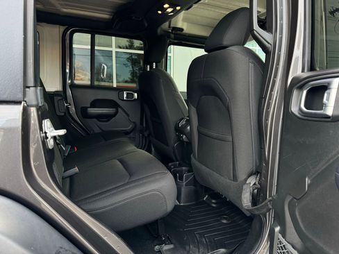 Used 2019 Jeep Wrangler Unlimited Sport S image 37