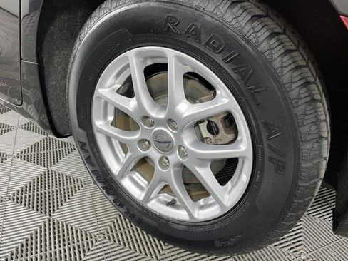 Used 2023 Chrysler Voyager LX FWD image 11