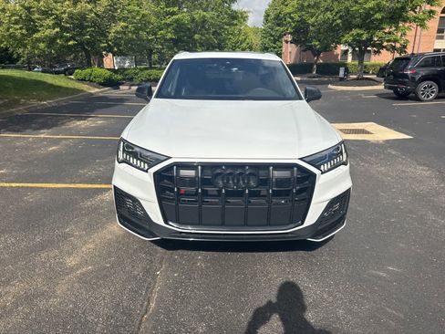 Used 2023 Audi SQ7 Premium Plus w/ Executive Package AWD/4WD image 2