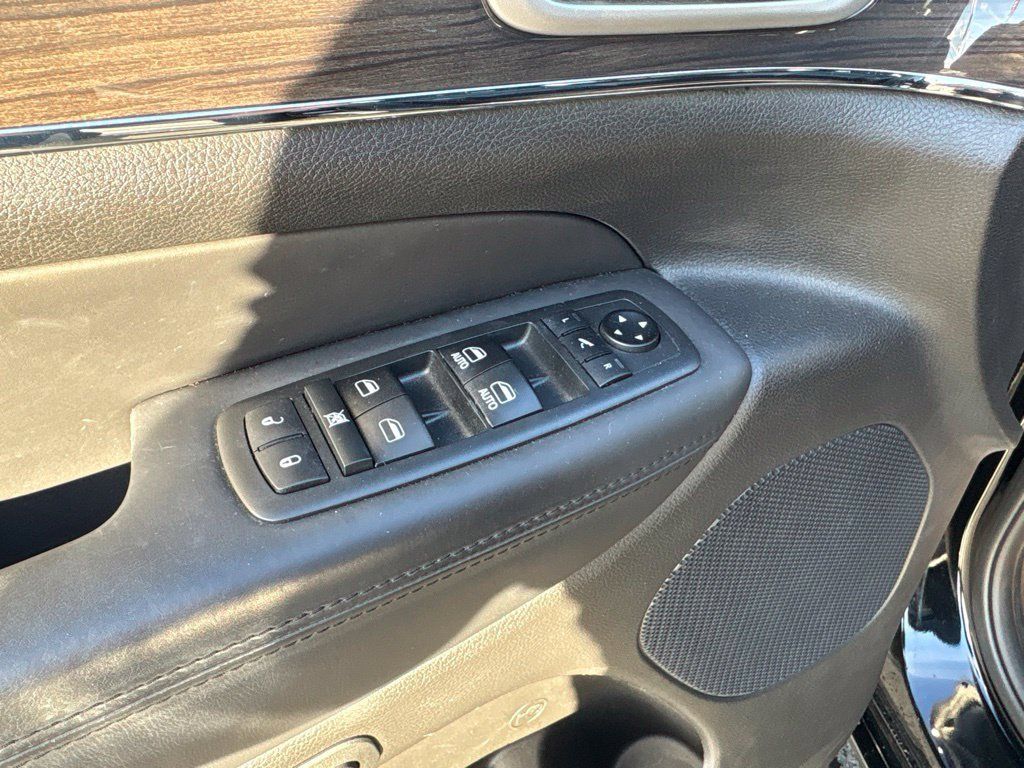 Used 2018 Jeep Grand Cherokee Overland AWD/4WD image 17