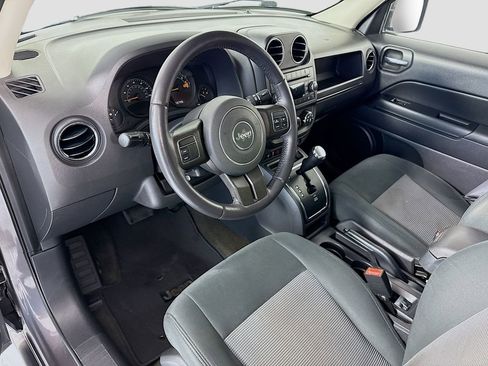 Used 2017 Jeep Patriot Latitude image 9