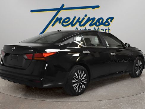 Used 2024 Nissan Altima 2.5 SV FWD image 2